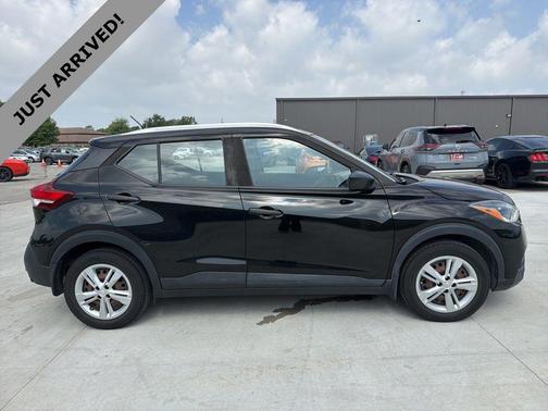 Super Black 2018 Nissan Kicks S