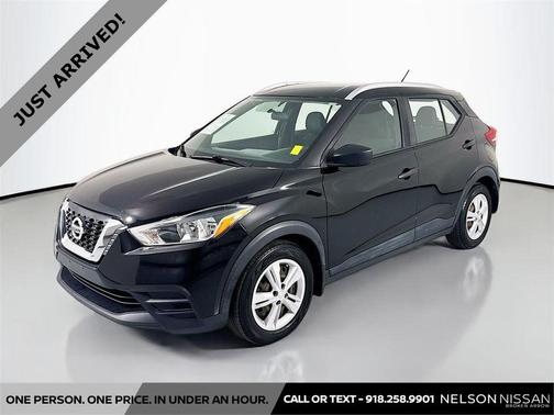 Super Black 2018 Nissan Kicks S