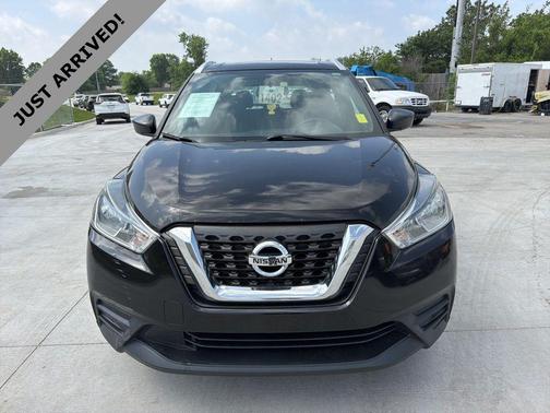 Super Black 2018 Nissan Kicks S