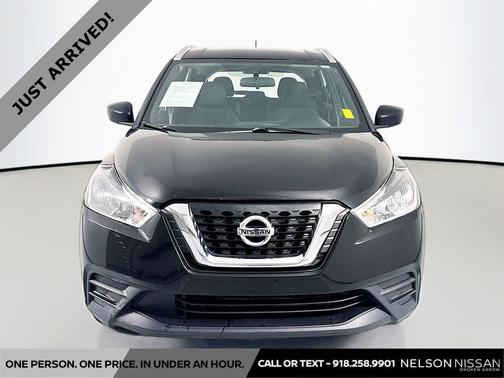 Super Black 2018 Nissan Kicks S