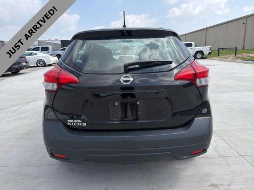 Super Black 2018 Nissan Kicks S