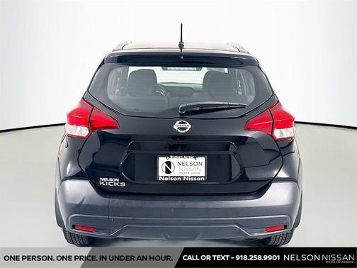 Super Black 2018 Nissan Kicks S