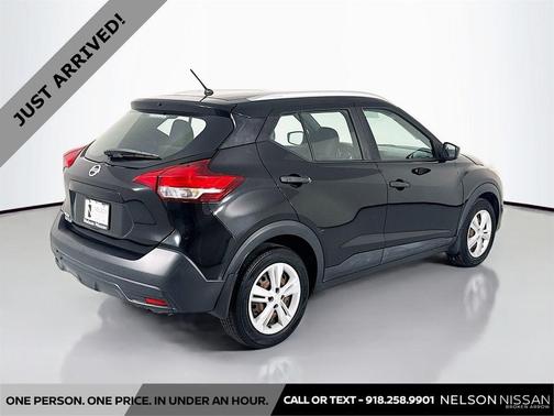 Super Black 2018 Nissan Kicks S