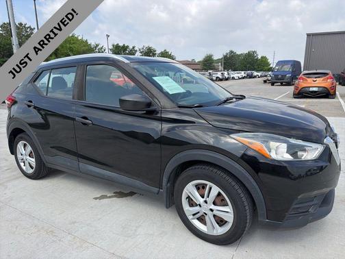 Super Black 2018 Nissan Kicks S