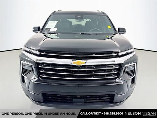Mosaic Black Metallic 2026 Chevrolet Traverse LT