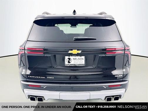 Mosaic Black Metallic 2026 Chevrolet Traverse LT