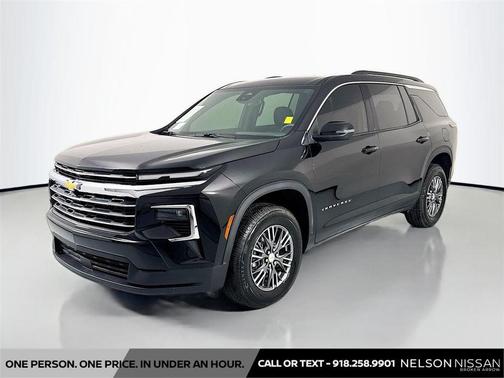 Mosaic Black Metallic 2026 Chevrolet Traverse LT