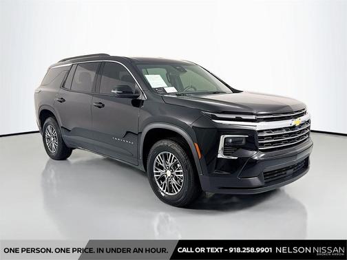 Mosaic Black Metallic 2026 Chevrolet Traverse LT