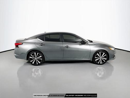 2022 Nissan Altima SR FWD