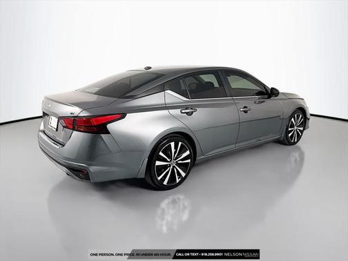 2022 Nissan Altima SR FWD