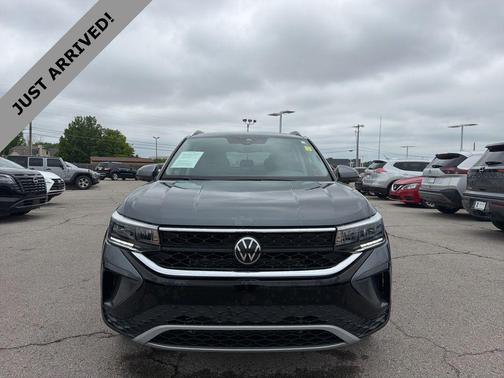 Gray 2023 Volkswagen Taos 1.5T SE