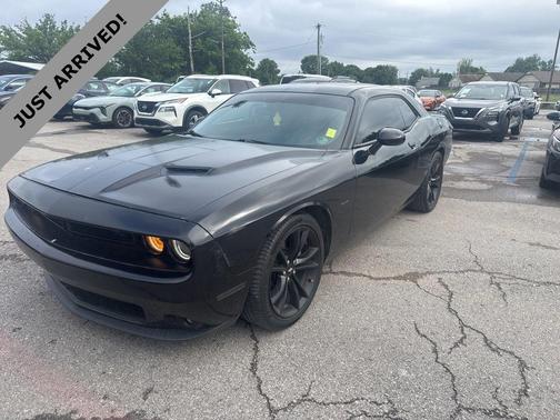 Pitch Black Clearcoat 2018 Dodge Challenger R/T