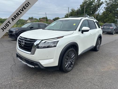 2024 Nissan Pathfinder SL FWD