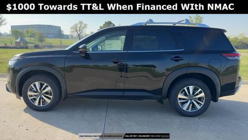 2025 Nissan Pathfinder SL 4WD