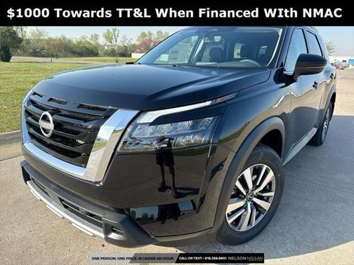 2025 Nissan Pathfinder SL 4WD