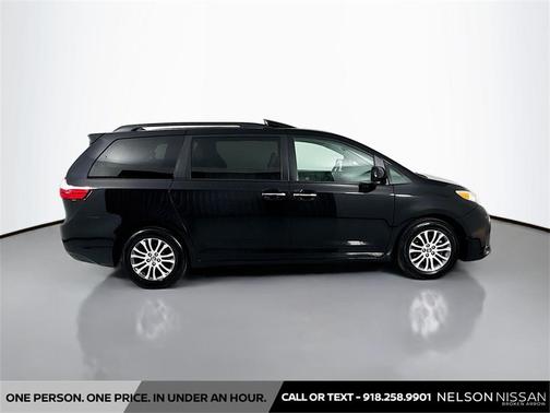 2019 Toyota Sienna XLE