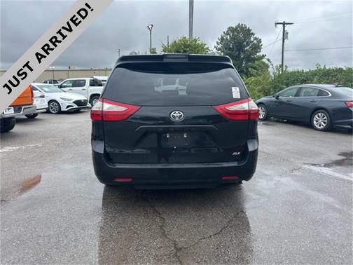 2019 Toyota Sienna XLE