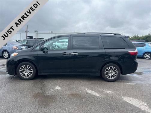 2019 Toyota Sienna XLE