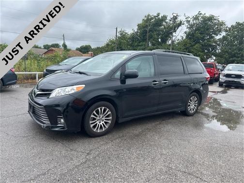 2019 Toyota Sienna XLE