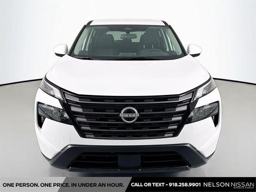 Everest White Pearl Tricoat 2026 Nissan Rogue SV