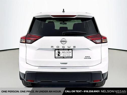 Everest White Pearl Tricoat 2026 Nissan Rogue SV