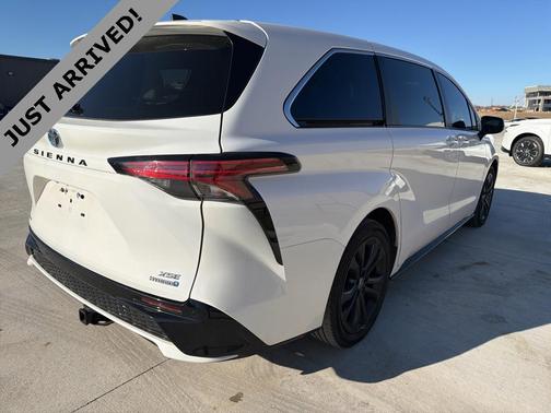 2022 Toyota Sienna XSE 7 Passenger
