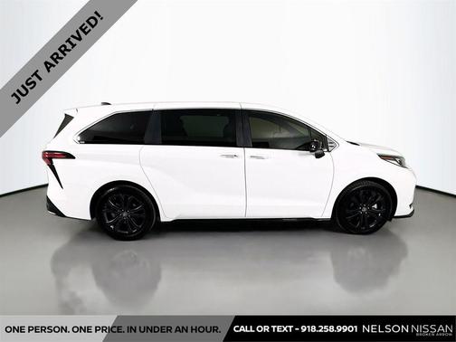 2022 Toyota Sienna XSE 7 Passenger