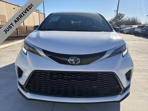 2022 Toyota Sienna XSE 7 Passenger