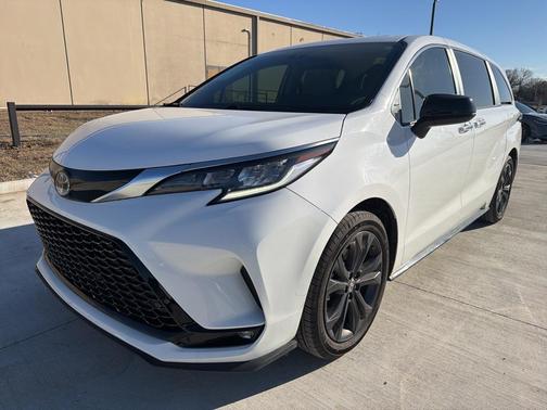 2022 Toyota Sienna XSE 7 Passenger