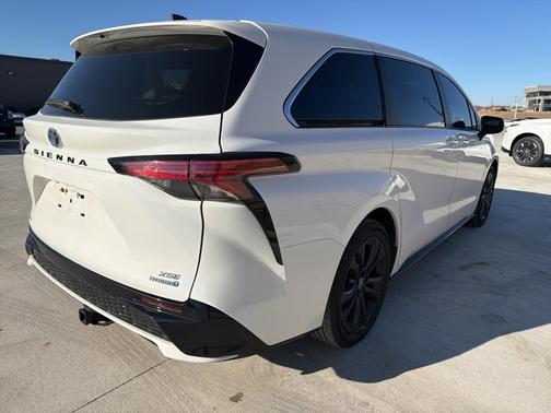 2022 Toyota Sienna XSE 7 Passenger