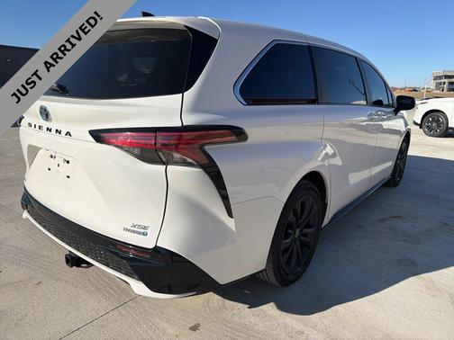 2022 Toyota Sienna XSE 7 Passenger