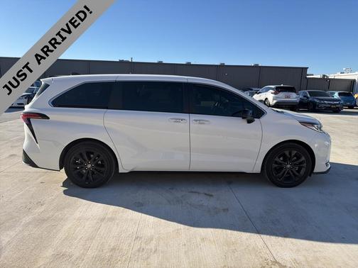 2022 Toyota Sienna XSE 7 Passenger
