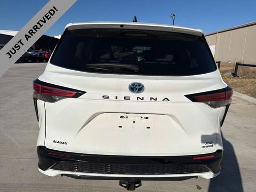 2022 Toyota Sienna XSE 7 Passenger