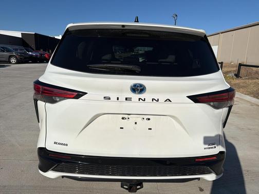 2022 Toyota Sienna XSE 7 Passenger