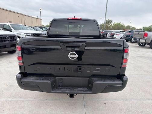 Super Black 2025 Nissan Frontier SV