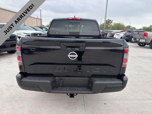 Super Black 2025 Nissan Frontier SV