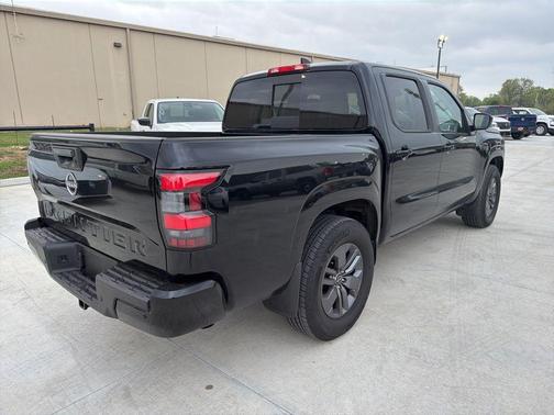 Super Black 2025 Nissan Frontier SV