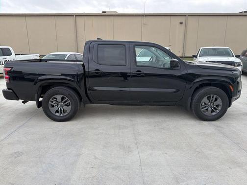 Super Black 2025 Nissan Frontier SV