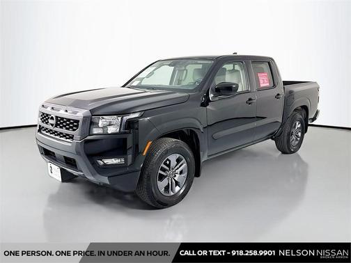 Super Black 2025 Nissan Frontier SV