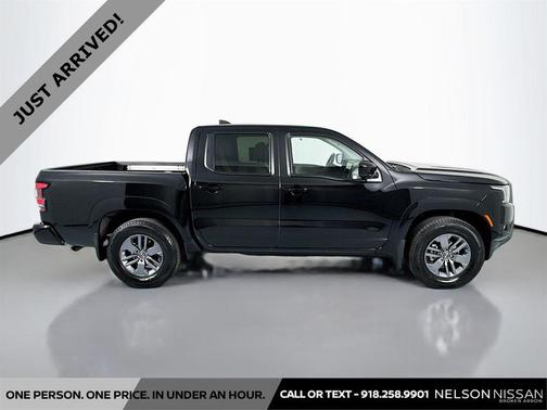 Super Black 2025 Nissan Frontier SV