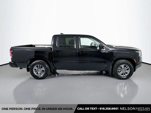 Super Black 2025 Nissan Frontier SV