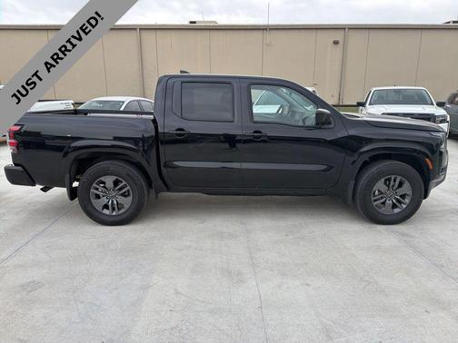 Super Black 2025 Nissan Frontier SV