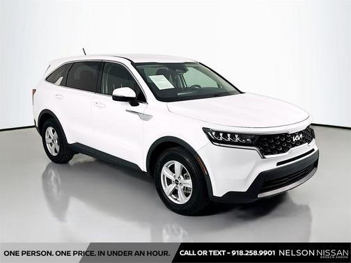 Glacial White Pearl 2022 Kia Sorento LX