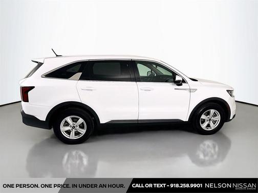 Glacial White Pearl 2022 Kia Sorento LX