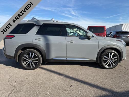 2024 Nissan Pathfinder Platinum 4WD