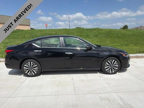 Super Black 2025 Nissan Altima 2.5 SV