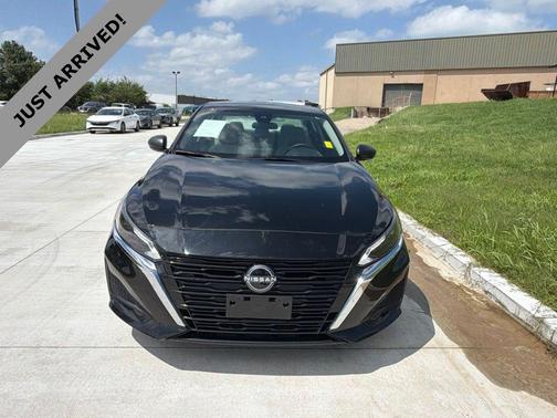 Super Black 2025 Nissan Altima 2.5 SV