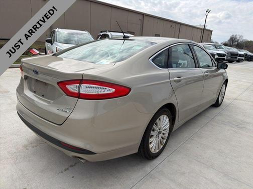 2016 Ford Fusion Hybrid SE