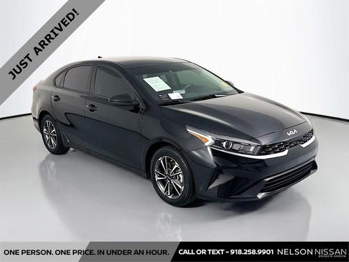 Aurora Black 2023 Kia Forte LXS