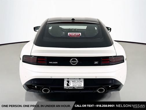 Pearl White Tricoat/Super Black 2026 Nissan Z Performance